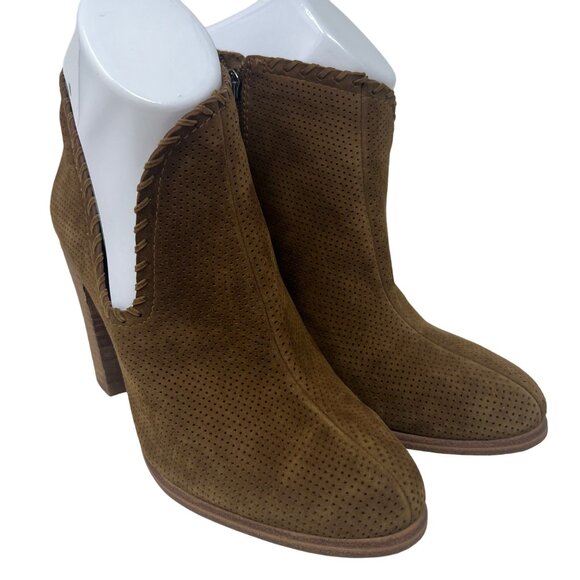 Vince Camuto Fernlee Pumpernickel Perforated Tan Brown Suede Ankle Boots Size 7M - Picture 1 of 8
